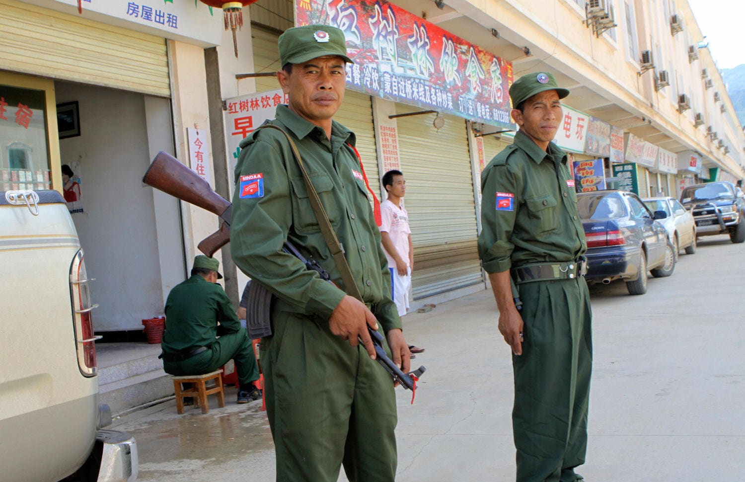 MNDAA soldiers patrol the border town of Laukkai in 2009. (Khin Maung Win / Stringer)